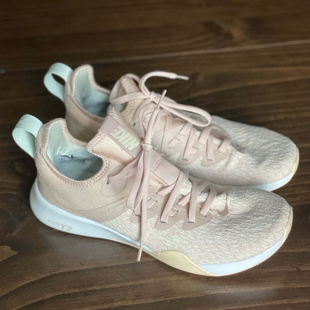 Nike tennis shoes